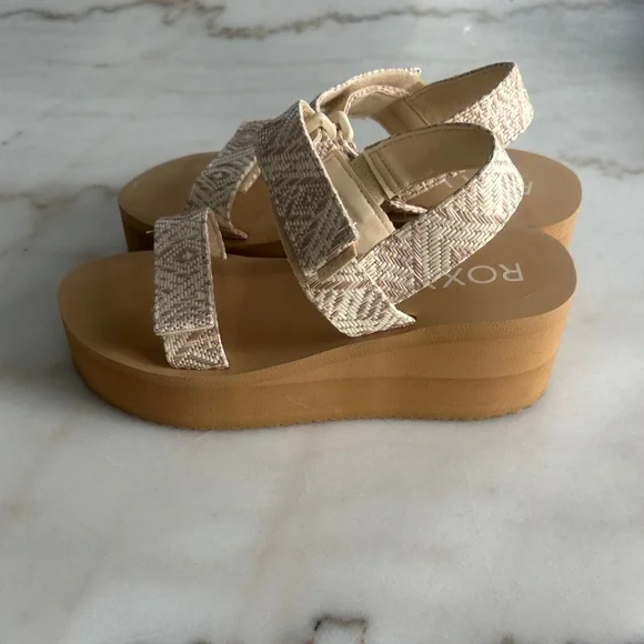 Roxy Women's Sandals with Cream Woven Straps NWT - Picture 3 of 6